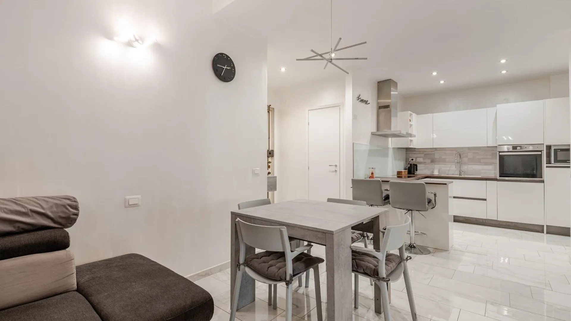 Tiburtina House - Moderno Bilocale Green, 4 Pax Roma 0*,  Italia
